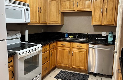 Fresno Condo | Quiet 1bed/1bath condo with free parking