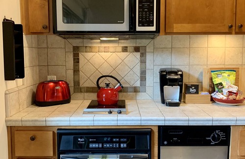 East Sacramento House | Quiet, Beautiful, East Sacramento Oasis - Walk to Coffee, Restaurants and Shops
