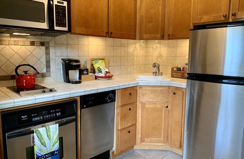 East Sacramento House | Quiet, Beautiful, East Sacramento Oasis - Walk to Coffee, Restaurants and Shops