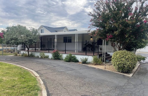 Red Bluff House | Quiet bungalow! 5min from I-5, hwy 36 & hwy 99 — 4min to Red Bluff Fairgrounds