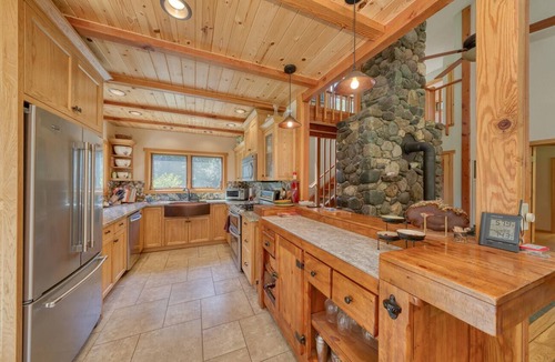 Quincy House | Quiet get away on a private creek. Hot tub, infrared sauna and massage table.