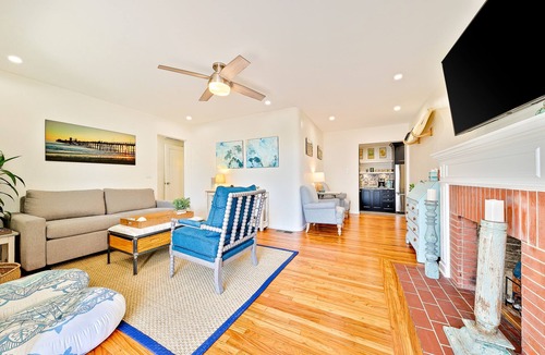 South Mission Beach Apartment | Quiet, ground-floor beach bungalow steps from the water with enclosed patio & AC