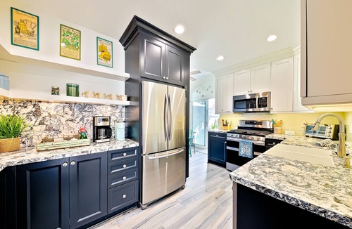 South Mission Beach Apartment | Quiet, ground-floor beach bungalow steps from the water with enclosed patio & AC