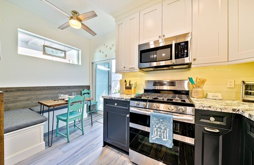 South Mission Beach Apartment | Quiet, ground-floor beach bungalow steps from the water with enclosed patio & AC