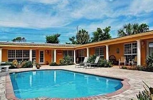 Dolphin Isles Apartment | Quiet Oasis w/pool – Steps to beach