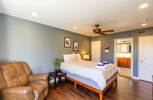Orange House | Quiet Spacious Family Home | Streaming, Games, BBQ