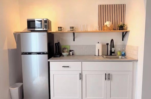Davie Apartment | Quiet studio w private outdoor area close to major amenities