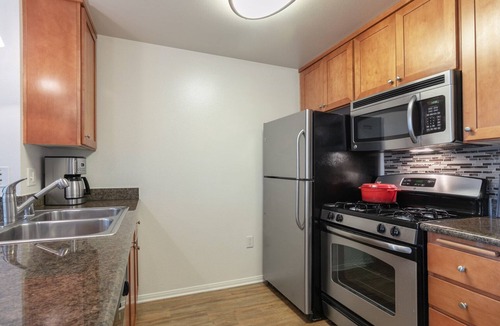 Los Angeles Apartment | Rad Playa del Rey 1BR w/Gym, W/D & Pool, near LAX & Beach, by Blueground