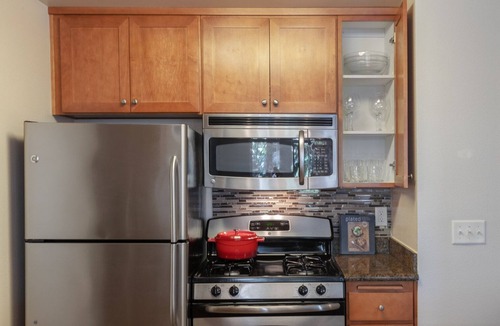 Los Angeles Apartment | Rad Playa del Rey 1BR w/Gym, W/D & Pool, near LAX & Beach, by Blueground
