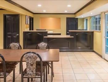Ontario Hotel | Ramada by Wyndham Ontario