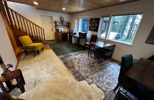 Jacoby Creek Apartment | Ravens Nest Tranquil Forest Suite 5 min to Downtown Arcata with Stunning Redwood Views