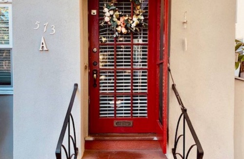 Downtown North Apartment | Red Gem in downtown Palo Alto.