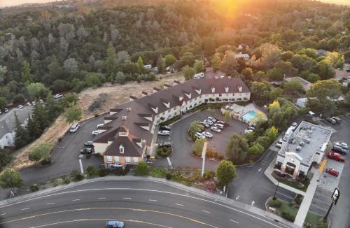 North Auburn Hotel | Red Lion Inn & Suites Auburn