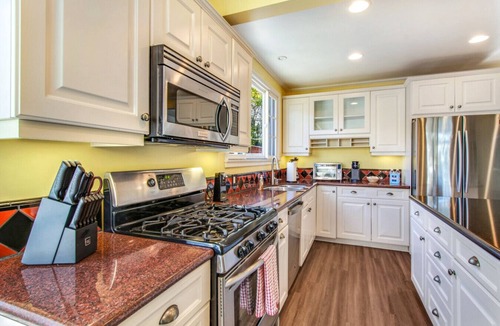 Valmonte House | Redondo Beach Bungalow - 1.3Miles To Sand, FirePit