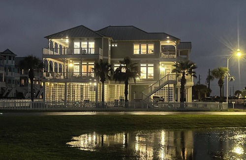 Beachside Village House | Reduced Aug Fall Luxury Property Family Amazing Ocean Views Beachside Village