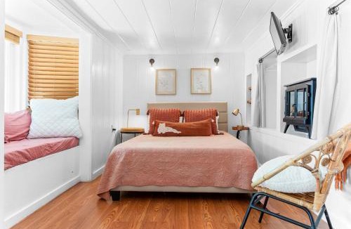 Rio Nido House | Redwood Cabin with Hot Tub Canyon View and Dogs OK