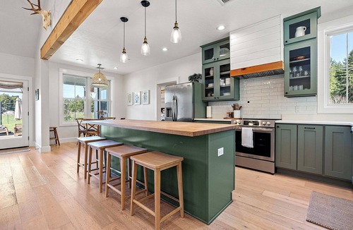 Crescent City House | Redwood Meadows 4-bedroom Farmhouse in Beautiful Crescent City