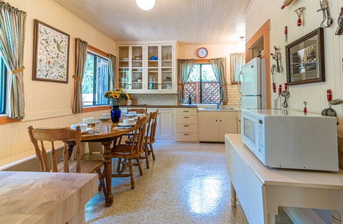 Rio Nido House | Redwoods Grove Lodge | Big House 7-Bed Retreat