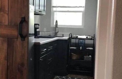 Martinez House | Refreshing Cottage with Luxury Bath