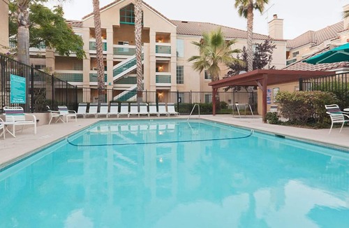 San Bruno Resort | Relax and Recharge! 2 Modern Units, Free Breakfast, Pet-friendly, Pool, Kitchen!