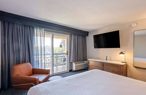 San Ramon Hotel | Relax and Recharge! TWO Classy Units, Swimming Pool, Free Parking, Pets Allowed!