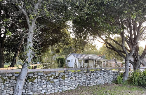 Carmel Cottage | Relax by the river & sea! Remodeled Mid-Carmel Valley cottage retreat