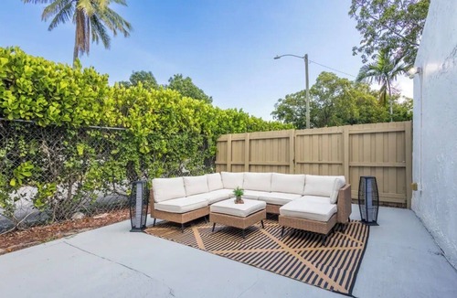 Fort Lauderdale House | Relax & Play: 3BR Retreat Near Beach + Game Room