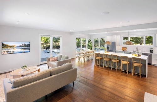 Kenwood House | Relax & Recharge at Hoff Lane