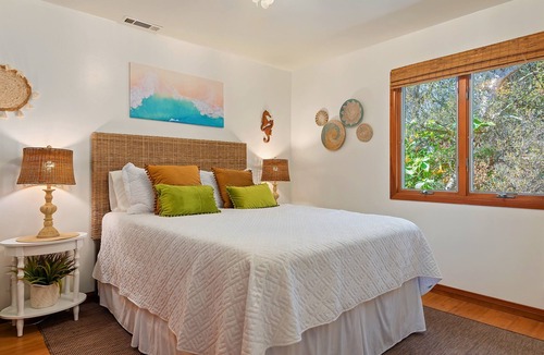 Toro Canyon House | Relaxing 3 bedroom House w/hot tub & 8ft pool table - 5 minutes from beach