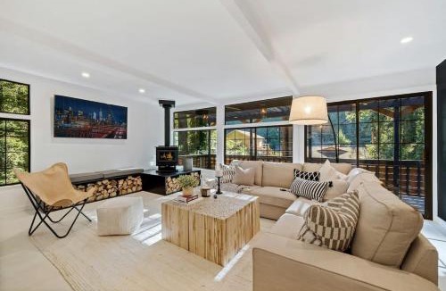 Northwood House | Relaxing Home Among The Redwoods - Dog-Friendly