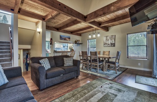 Lake Forest House | Relaxing Tahoe Getaway + Private Beach + Pool + Tennis