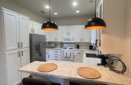 Highland Reserve House | Remodeld! Private 4 beds 2 bath Spa + Fireplace!