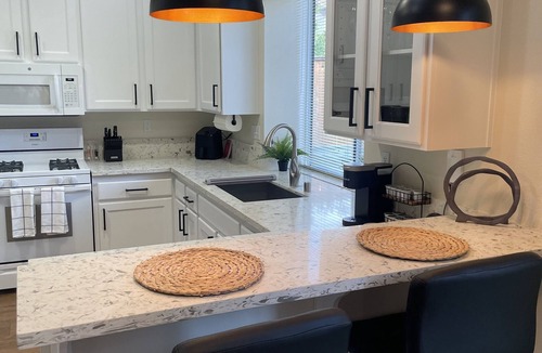 Highland Reserve House | Remodeld! Private 4 beds 2 bath Spa + Fireplace!