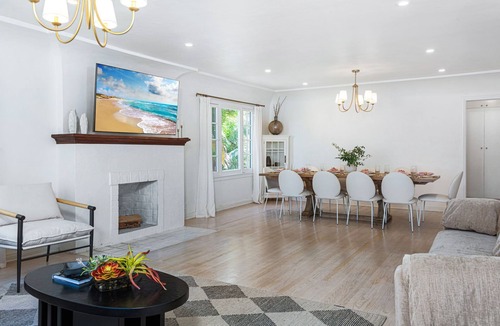 Pico - Robertson Apartment | Remodeled Pico-Robertson Apt · 3BR + Parking