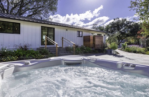 Healdsburg House | Rendezvous Under the Oaks-Pool & hot Spa