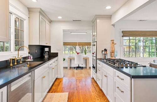 Healdsburg House | Renovated Vineyard Home - 4 BR/4 BA - Solar Pool, Spa, Views
