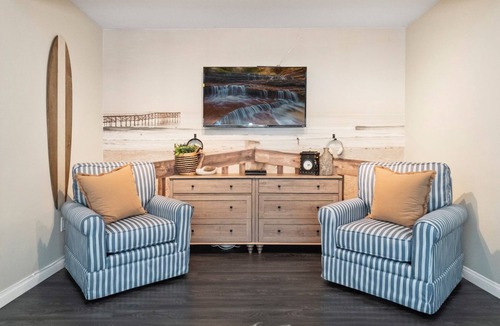 Point Loma Heights Apartment | RESORT-STYLE! Hot tub, Fire pit, BBQ, 3/1.5 ba, Lndry, Prking, Toys, EV, Pets ok