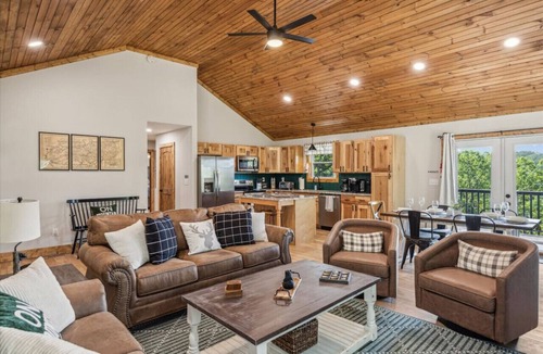 Pigeon Forge Cabin | Retreat: Central w/Sauna-Hot Tub