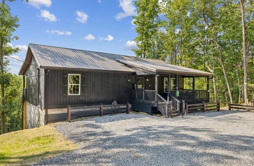 Pigeon Forge Cabin | Retreat: Central w/Sauna-Hot Tub