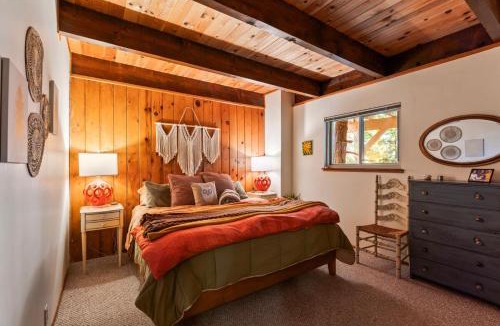 Arrowhead Villas House | Retro Retreat, BBQ, Patio with Outdoor Seating!