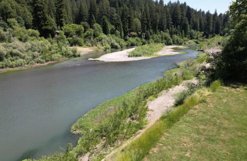 Rio Nido House | River Otter Hot Tub BBQ Fire Pit Russian River Gem