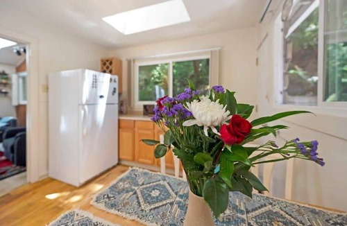 Rio Nido House | River Otter Retreat | Hot Tub, BBQ & Russian River