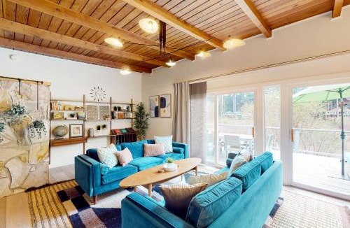Monte Rio House | Riverfront Escape