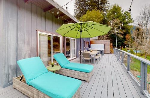 Monte Rio House | Riverfront Escape