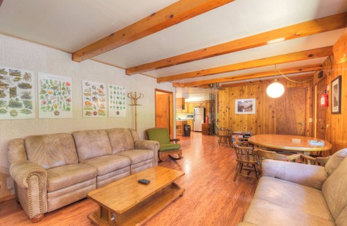 Harden Flat House | Riverfront Home 5 miles to Yosemite! Private riverbank. THE closest to Yos. gate