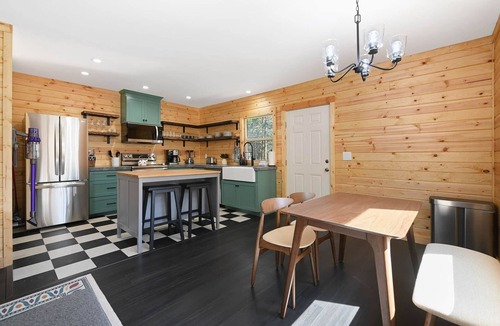 Strawberry Cabin | Rivers Resort Cabin #1 "Millport"