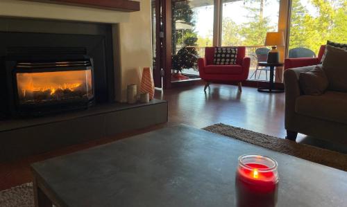 Cascade House | Riverside holiday home sleeps 10