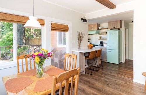 Monte Rio House | Riverwood Cottage - Riverfront with Hot Tub, River Access
