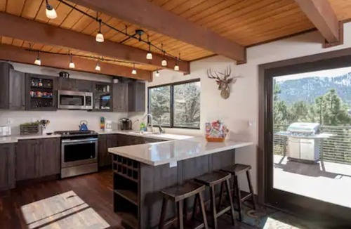 Upper Moonridge Ski Chalet | "Robins Nest" Ski Slope Views, spa, new pool tbl, pets welcome.
