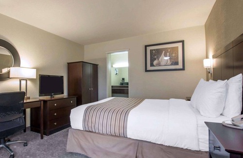 Westlake South Hotel | Rodeway Inn Los Angeles Convention Center